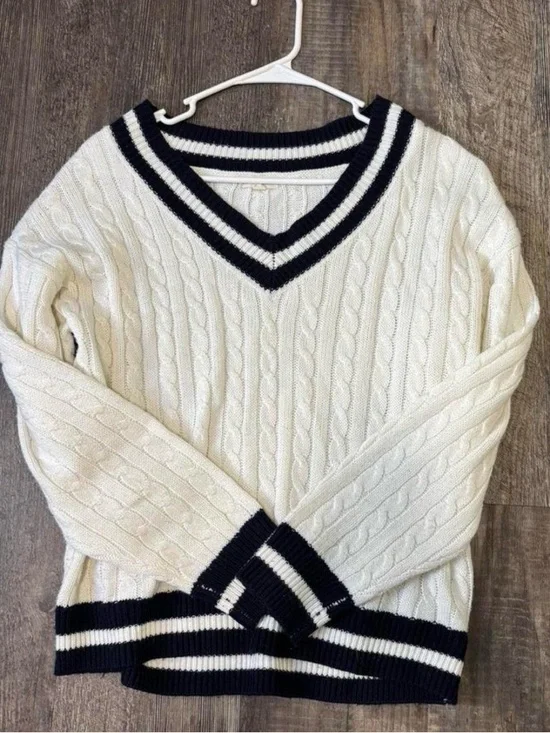 Blu Pepper Cream Cable Knit V-Neck Sweater with Navy Trim - Picture 2 of 3